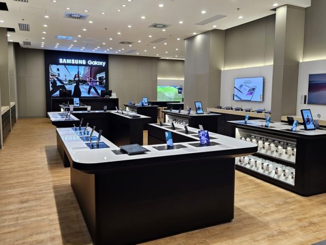 Samsung znovu otevřel zmodernizovanou značkovou prodejnu v Ostravě