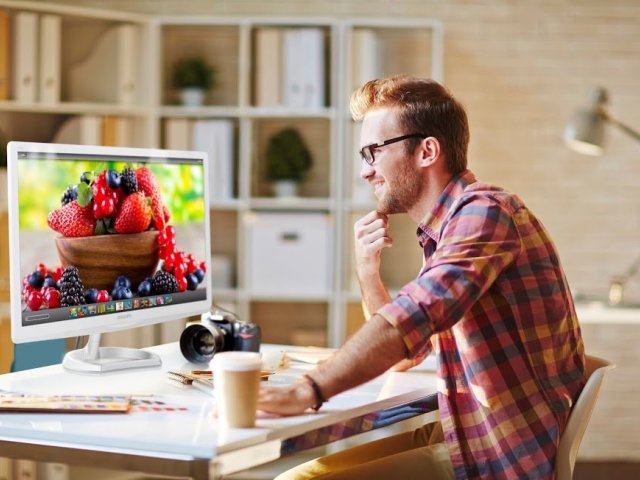 Philips představil monitor s technologií Quantum Dot Color