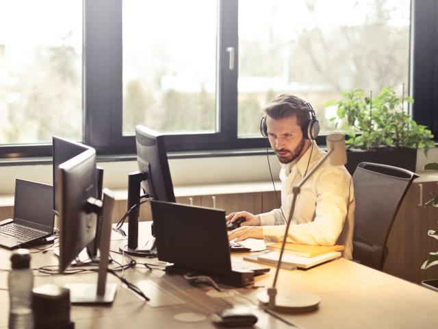 Zákazník nechce čekat, až si operátor udělá čas – řešením péče o zákazníka může být AI