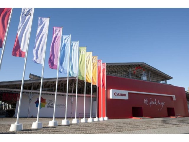  Canon Expo 2010 jako květ kapradiny