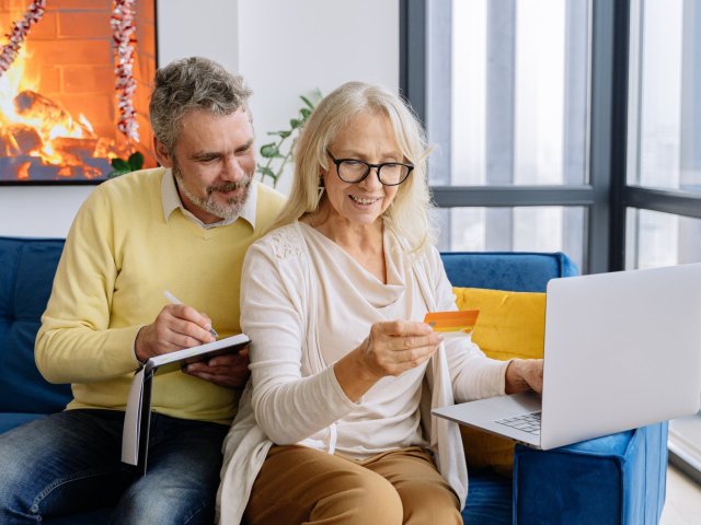 Česká e-commerce se ve třetím čtvrtletí kvůli obavám z vysokých cen a nečekaných výdajů propadla o 11 %