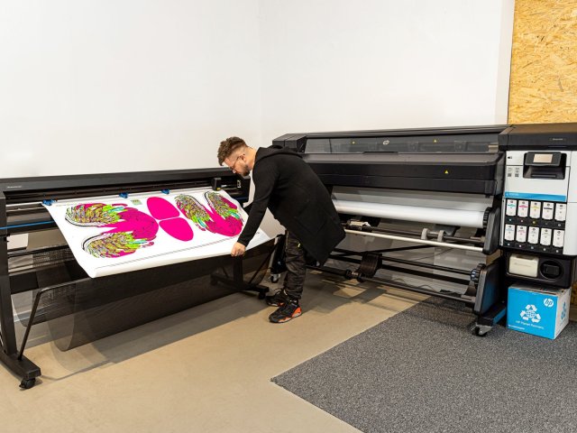 HP rozšířilo sortiment velkoformátových tiskáren o řadu HP Latex 630 s technologií bílého inkoustu