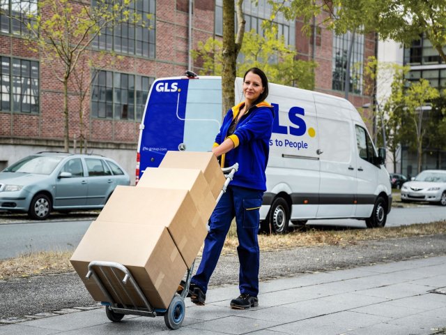 Obliba výdejních míst roste, doručování domů je na ústupu