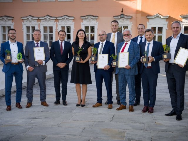 Schneider Electric ocenil tři české partnery za projekty v oblasti udržitelnosti