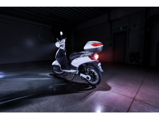 SWS uvádí na trh vlastní značku elektrických skútrů a motorek ViaGo