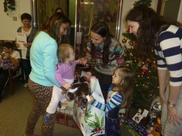 Avnet již tradičně plnil před vánoci dětská přání