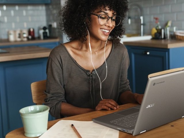 Intel oproti AMD navýšil svůj podíl na trhu s PC, ale ztratil v serverech