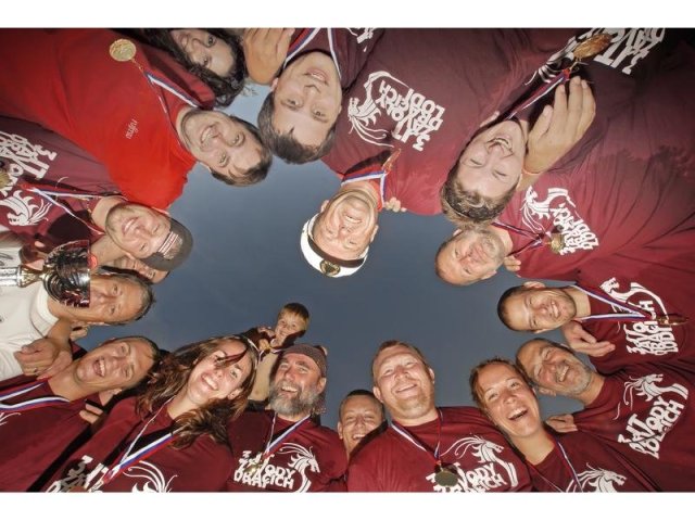 Třetí ročník IT dračích lodí vyhrálo Fujitsu