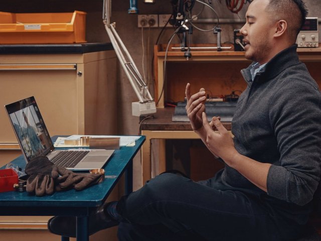 Umělá inteligence ovládla mítinky ve firmách