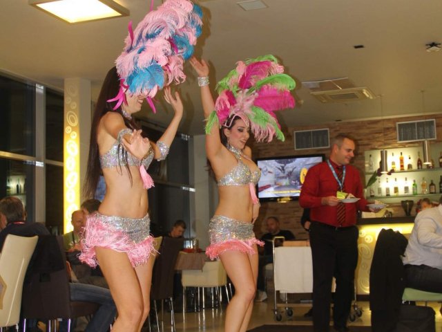 Agem.cz s partnery slavili ve víru samby a hurikánu