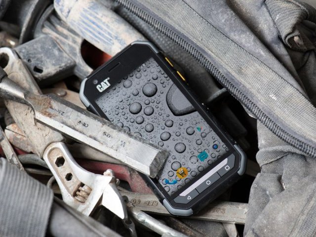 Cat uvedl na trh odolný smartphone S30