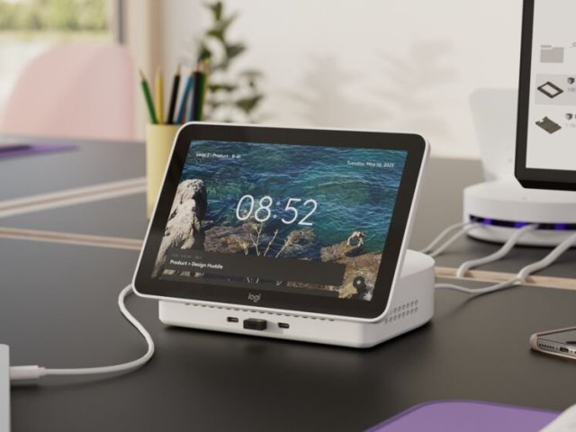 Dokovací stanice Logi Dock Flex zajistí rezervaci stolů na hybridních pracovištích