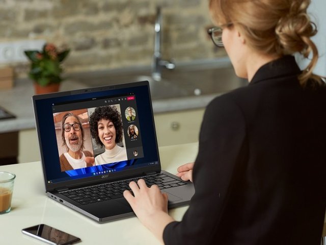 Acer uvedl na trh novou řadu firemních notebooků TravelMate