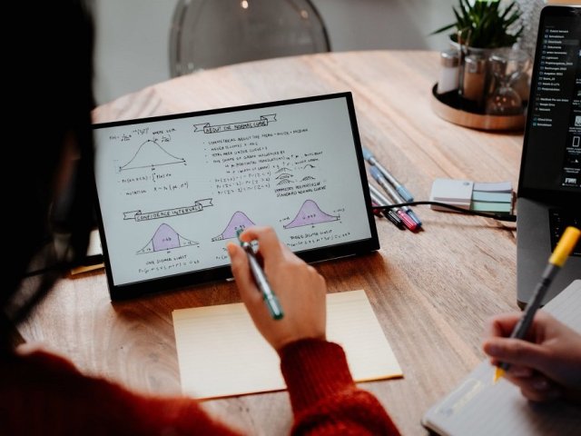 Verbatim začal prodávat přenosné dotykové monitory