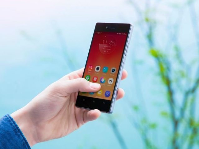 E-shopy letos v prvním pololetí zlevňovaly hlavně mobily a paměťové karty