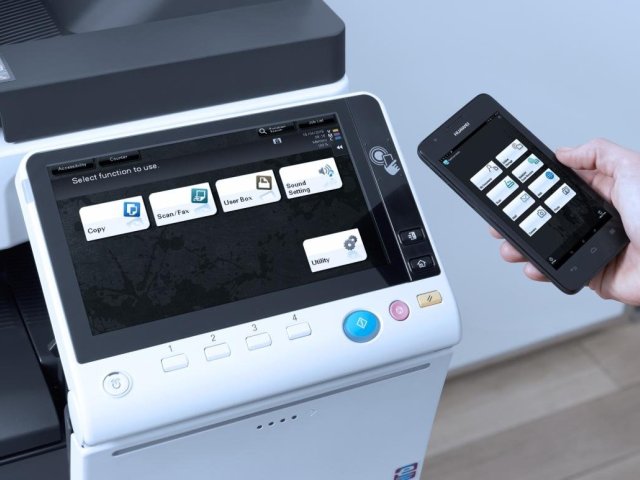Konica Minolta usnadňuje spojení tiskových zařízení s mobilními přístroji