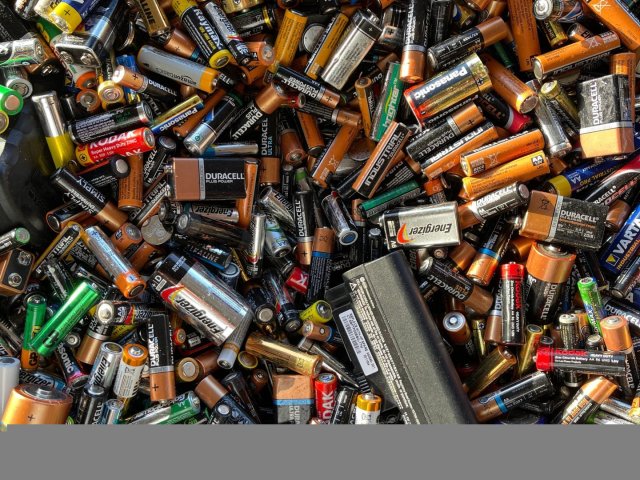 Češi do sběrné sítě REMA Battery vloni odevzdali rekordní množství baterií