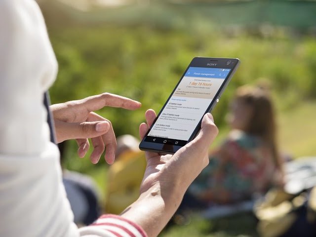 Téměř 70 % Čechů je neustále online 