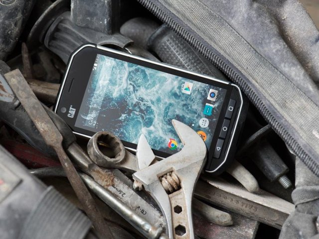 CAT představil smartphone do náročných podmínek
