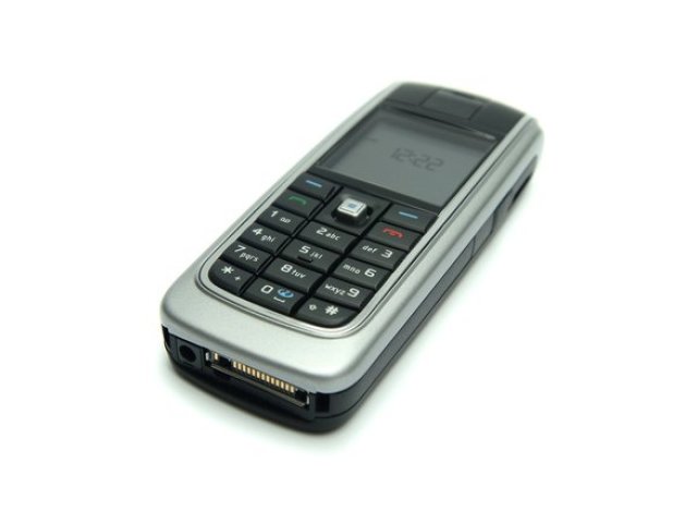 Češi staré telefony nerecyklují – většině leží doma dva až tři