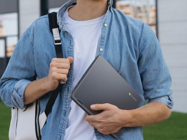 Prodej tabletů a chromebooků se vloni propadal