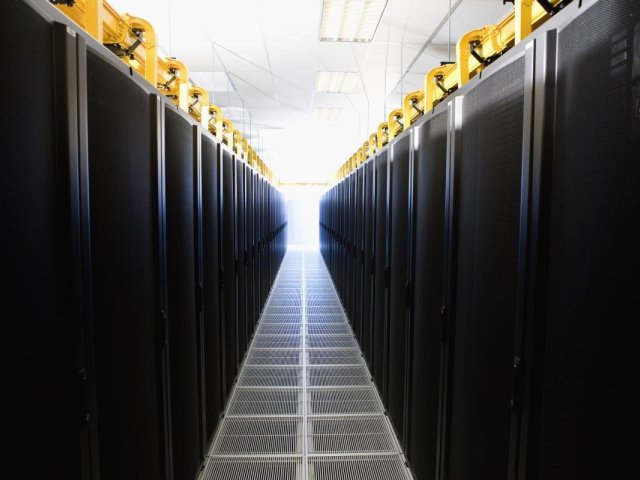 Firmy se cloudu přestávají obávat, pomáhá jim