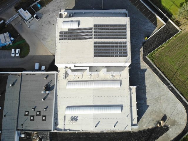 Jediná továrna na výrobu počítačových pamětí v Evropě otevřela novou výrobní halu