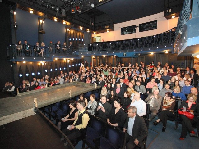 S APC do Švandova divadla