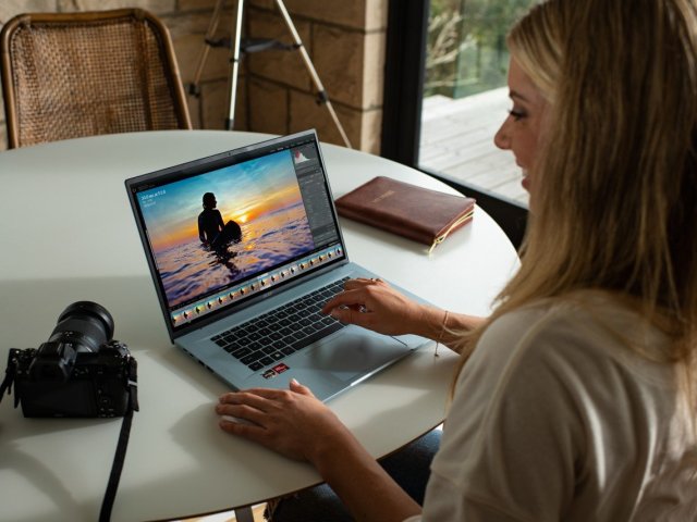 Acer představil lehký 16" OLED notebook Swift Edge