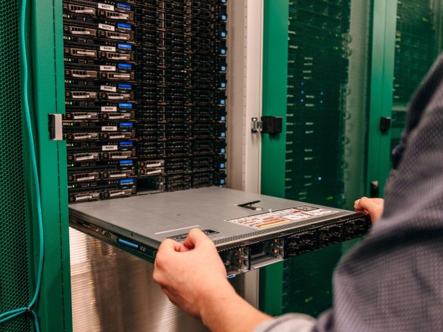 Nová služba od vshostingu~ umožní firmám srazit náklady na IT o desítky procent