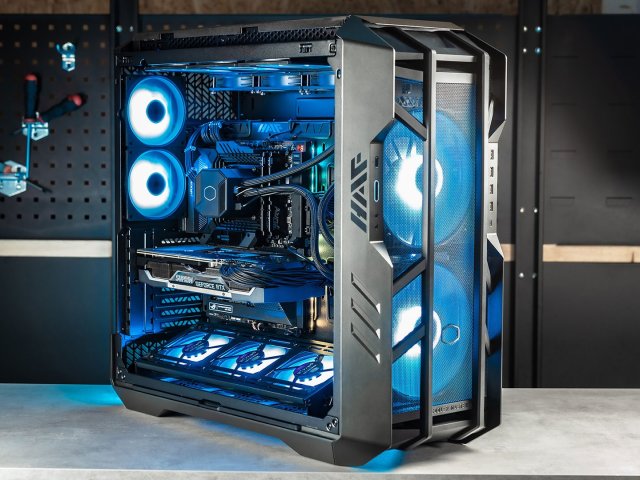 Cooler Master se modelem HAF 700 vrací ke kořenům
