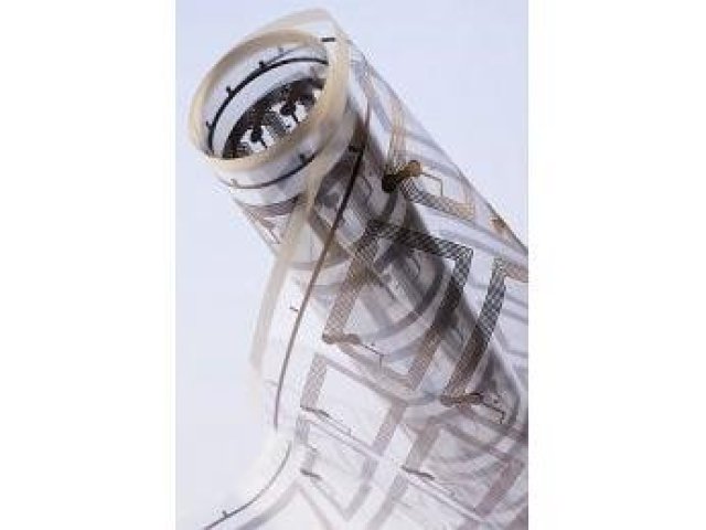 Inkousty na bázi kovu: flexibilní antény 