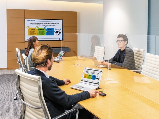 Prezentační systém od Panasonicu se naučil bezdrátové zrcadlení a multicast