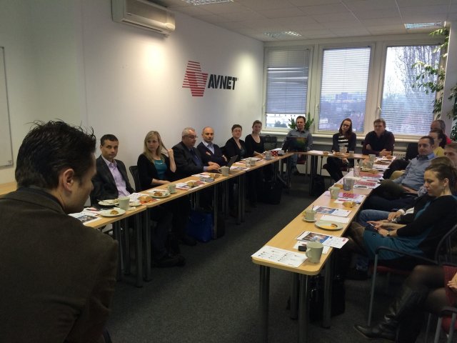 Setkání u „hranatého stolu" s Avnetem