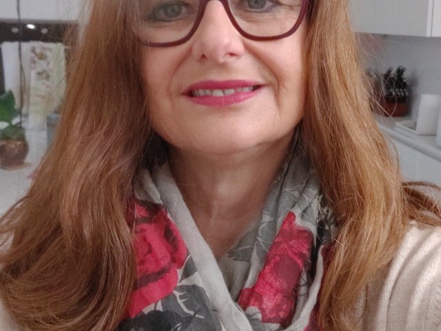 Stůjte zpříma, vzdělávejte se, vytrvejte a nikdy se nevzdávejte,