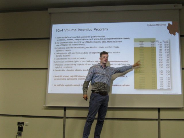 Reselleři do lavic – IBM System x Univerzita