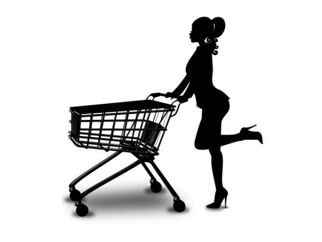 Ženy v e-shopech nakupují oblečení, muži elektro