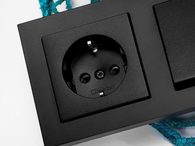 Schneider Electric vyrábí zásuvky a vypínače z plastu zachyceného v oceánech