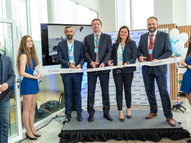 HP v Praze otevřelo svou první kamennou prodejnu ve střední a východní Evropě