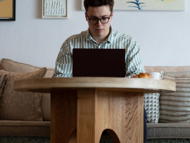 Téměř polovina českých firem nechává softwarové aktualizace na zaměstnancích