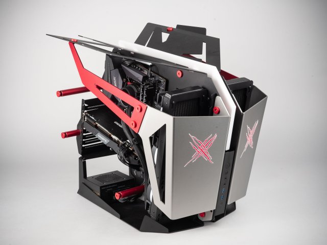 Petr Vaněk a Martin Wanke (AT Computers): O výrobě počítačů v Čechách