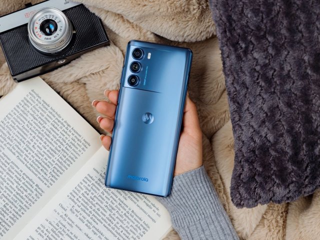 Prodej smartphonů vloni vzrostl o šest procent