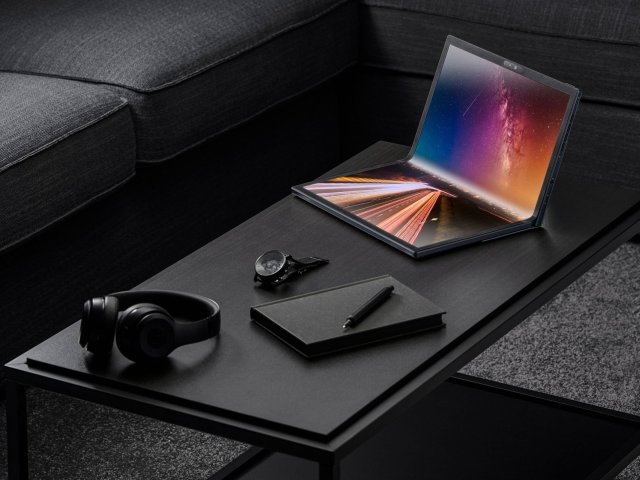 Asus představil notebook se skládacím displejem a „vesmírný“ Zenbook