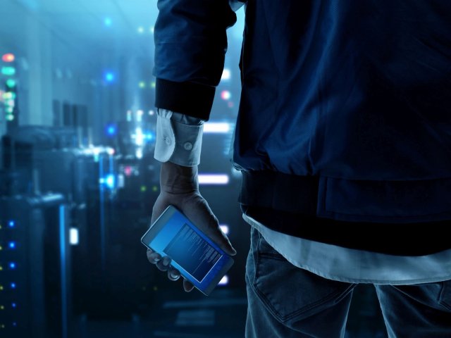 Kybernetické hrozby v ČR v roce 2022: Nárůst cílených útoků a hrozeb pro kryptoměny