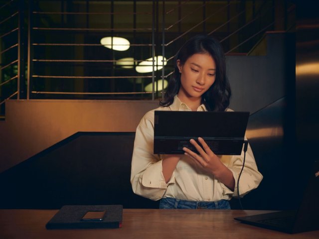 Návštěvnost e-shopů na Black Friday překonala rekord, online prodeje velkých kamenných hráčů však klesly