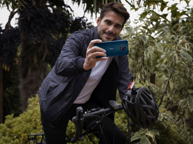 Prodej smartphonů ve třetím kvartále výrazně klesal