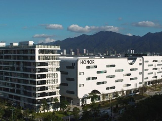 Honor vyrobí nový telefon za 28,5 sekundy