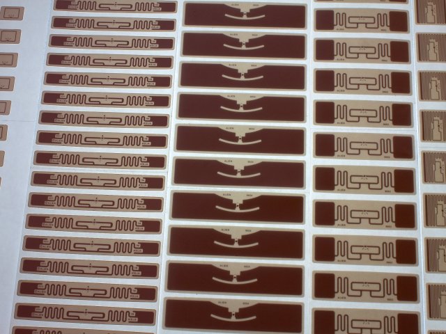 Jedna nabídka, dvě čtečky, tři varianty, sto tagů