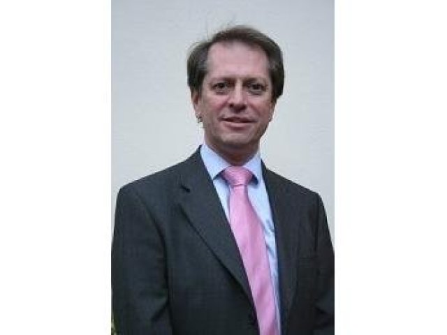 Dočasného vedení Logicy se ujal Steve Burnett