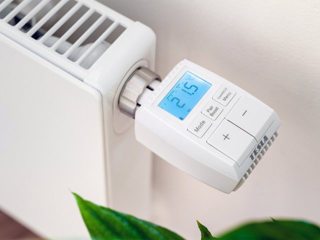 Tesla rozšířila nabídku zařízení pro chytré domácnosti o termostatické hlavice
